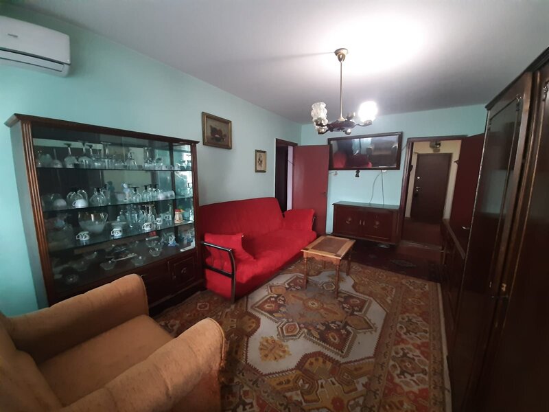 Piata Gorjului chiar la metrou in exclusivitate